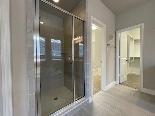 Building Photo - 2112 Overton Park Dr