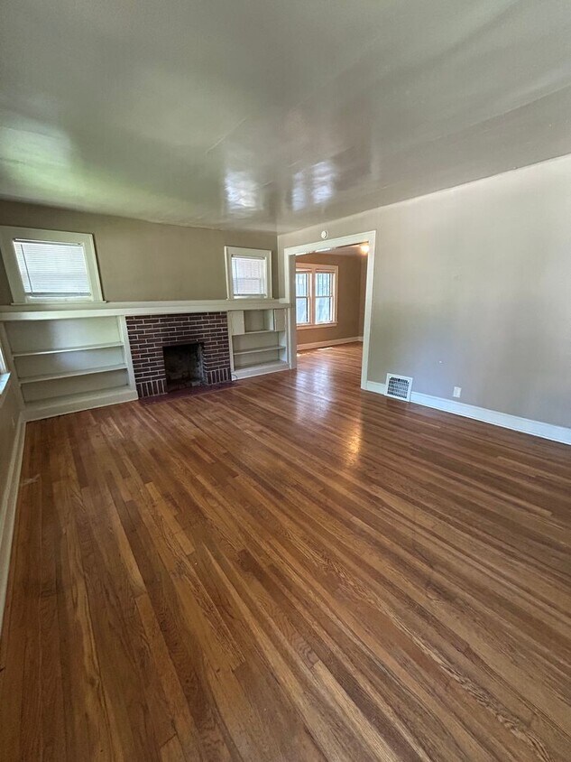 Foto principal - COMING SOON! 2 Bed 1 Bath Home! $13575.00