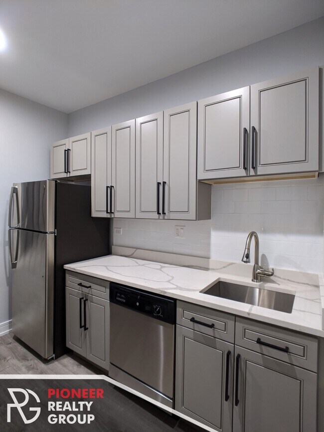 Foto del edificio - 7622 N Eastlake Ter