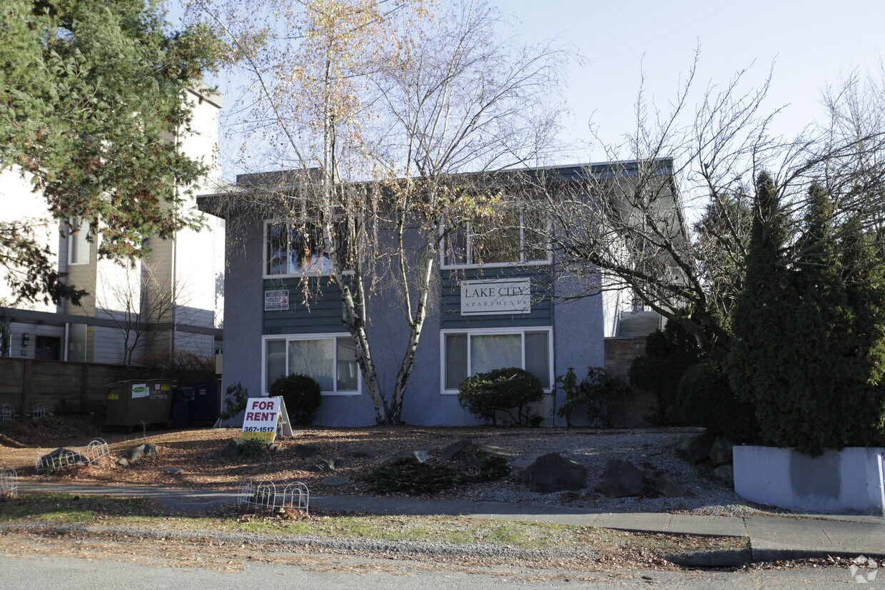 Foto del edificio - 2600 NE 125th St
