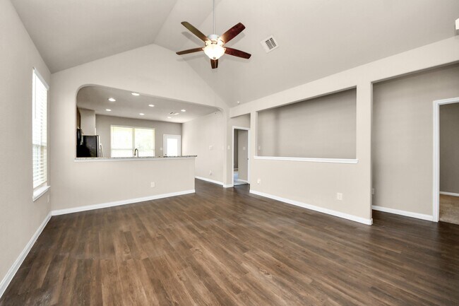 Foto del edificio - 17630 Holroyd Rd