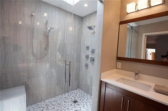 Building Photo - 7109 Mesa Dr