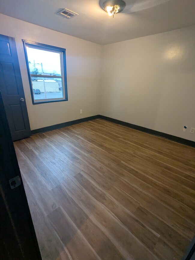 Dormitorio 2 de 2 - 201 W 10th Ave