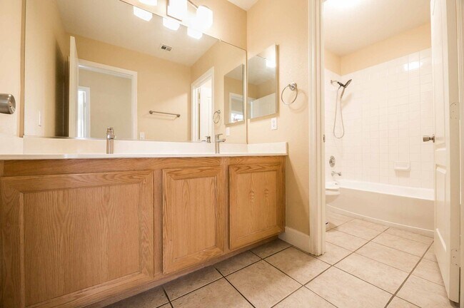 Foto del edificio - Stunning 5 bed home in Summerlin.