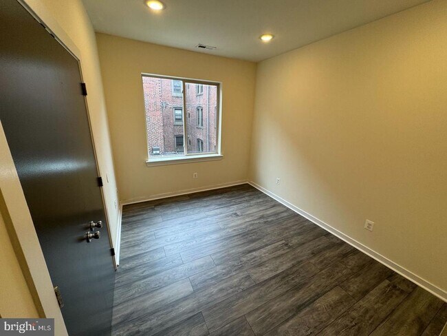 Foto del edificio - 5426 Chancellor St