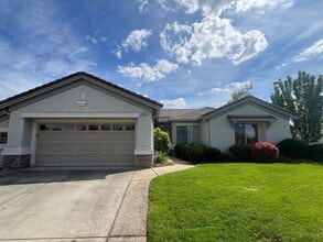 Building Photo - 405 Lilypond Ln