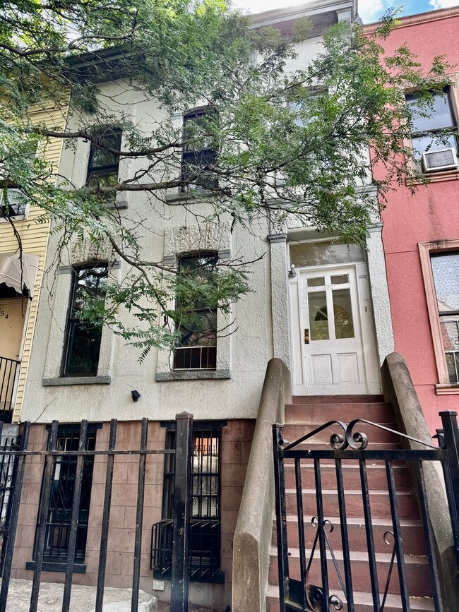 Building Photo - 352 49th St