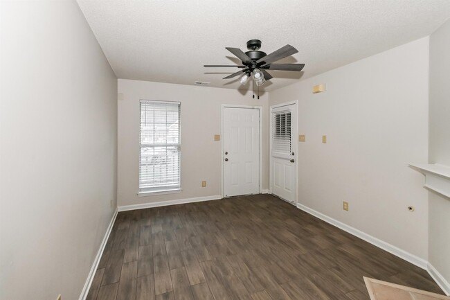 Foto del edificio - 1212 Calebs Ridge Dr