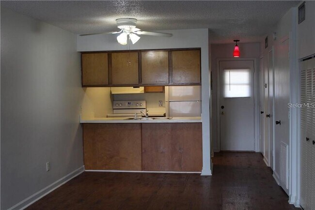 Building Photo - 4863 W McElroy Ave