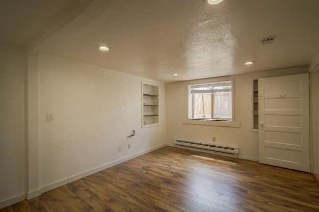 Building Photo - 512 N 79th St