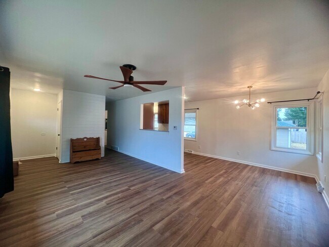 Foto del edificio - 3 Bedroom Home for Rent in Clinton, IA