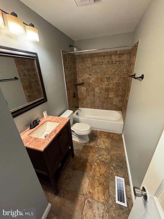 Building Photo - 2327 Woodberry Dr