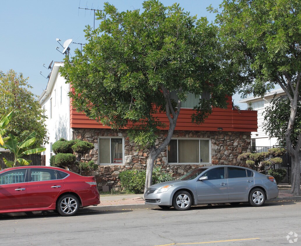 Building Photo - 2261 Pine Ave