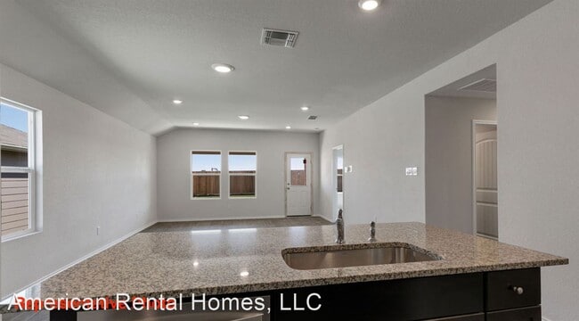 Building Photo - 4 br, 2 bath House - 925 Armadillo Dr
