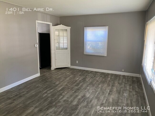 Building Photo - Newly Updated 2 Bedroom House