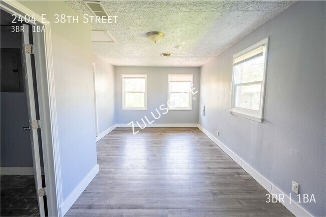 Building Photo - 2404 E 38th St