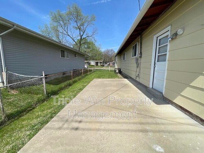 Building Photo - 690 Wiethaupt Rd