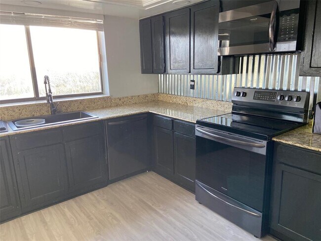 Foto del edificio - 2780 N Riverside Dr