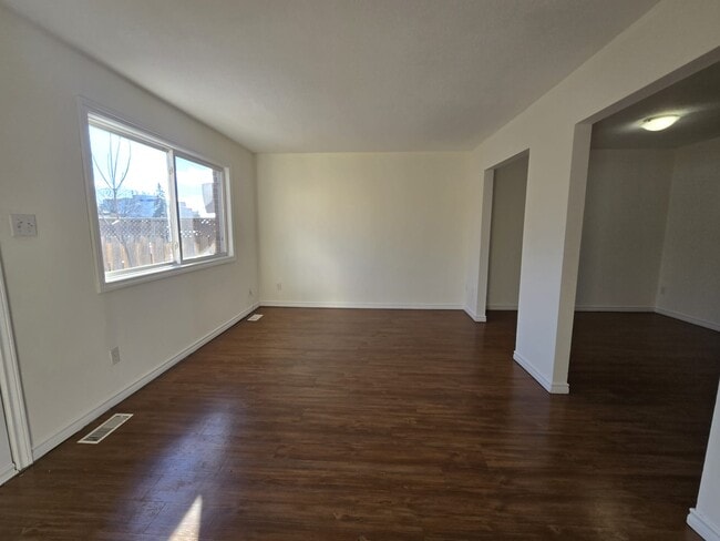 Building Photo - Stoneglen Townhouses