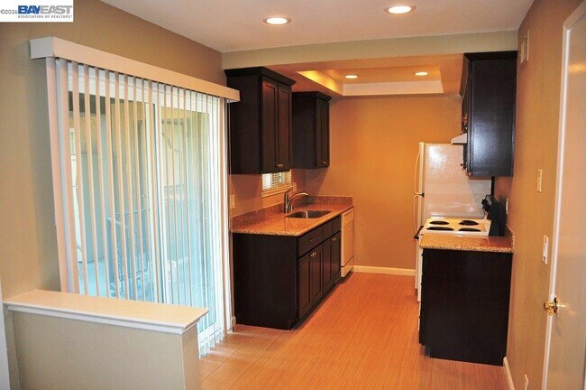 Foto del edificio - 1581 Mendenhall Dr