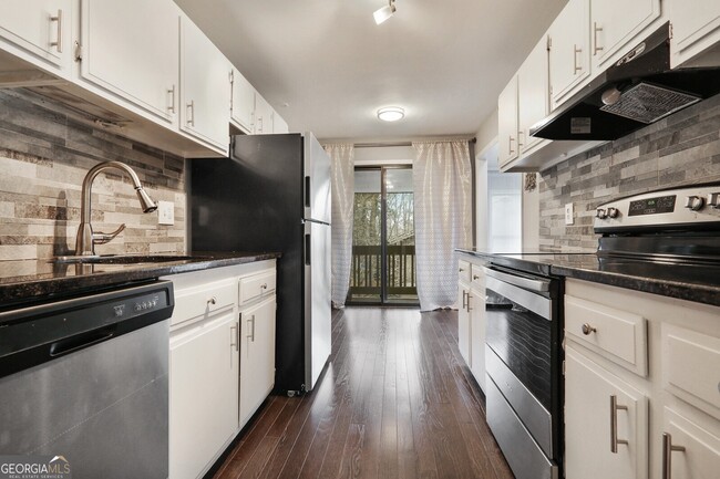 Foto del edificio - 8740 Roswell Rd
