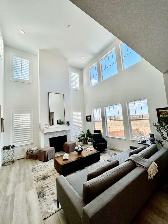Building Photo - 821 Wildrose Pl