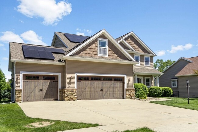 Building Photo - LUXURY 5 BEDROOM HOME AVAILABLE IN MAHOMET