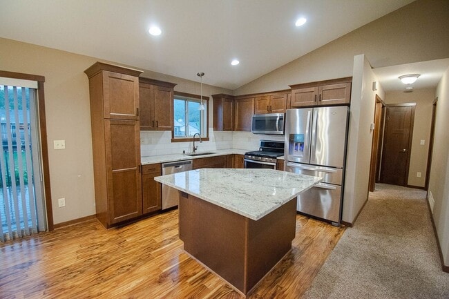 Building Photo - 6736 Clarkia Dr NW