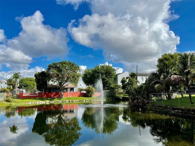 Foto del edificio - 1725 W 60th St