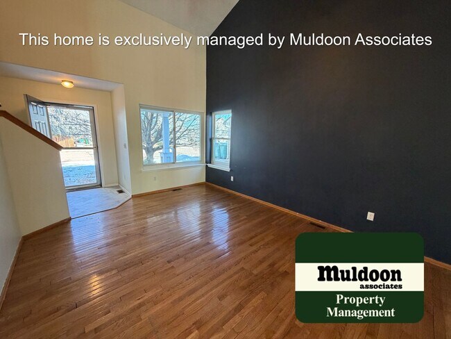 Building Photo - Spacious 2 story Home!