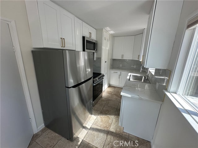 Building Photo - 933 Bayview Dr