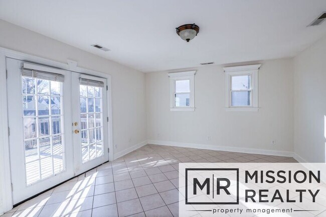 Foto del edificio - 2509 Burnley Ave