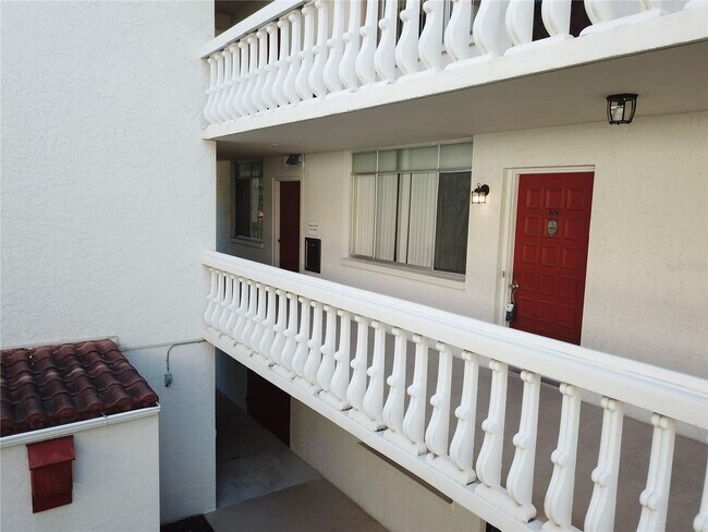 Foto del edificio - Beautifully updated (1) bedroom (1  1/2) b...