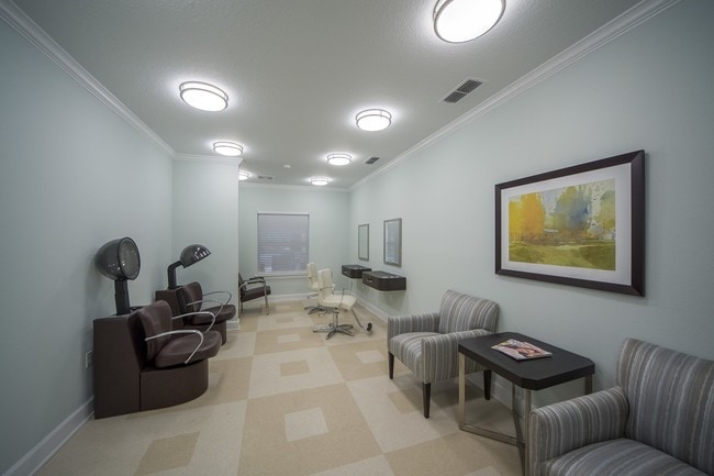Caroline Oaks Apartments Salon - Caroline Oaks