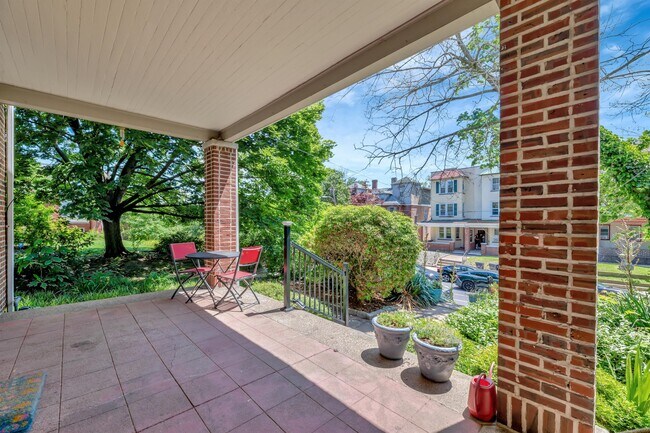 Foto del edificio - 817 N Harrison St