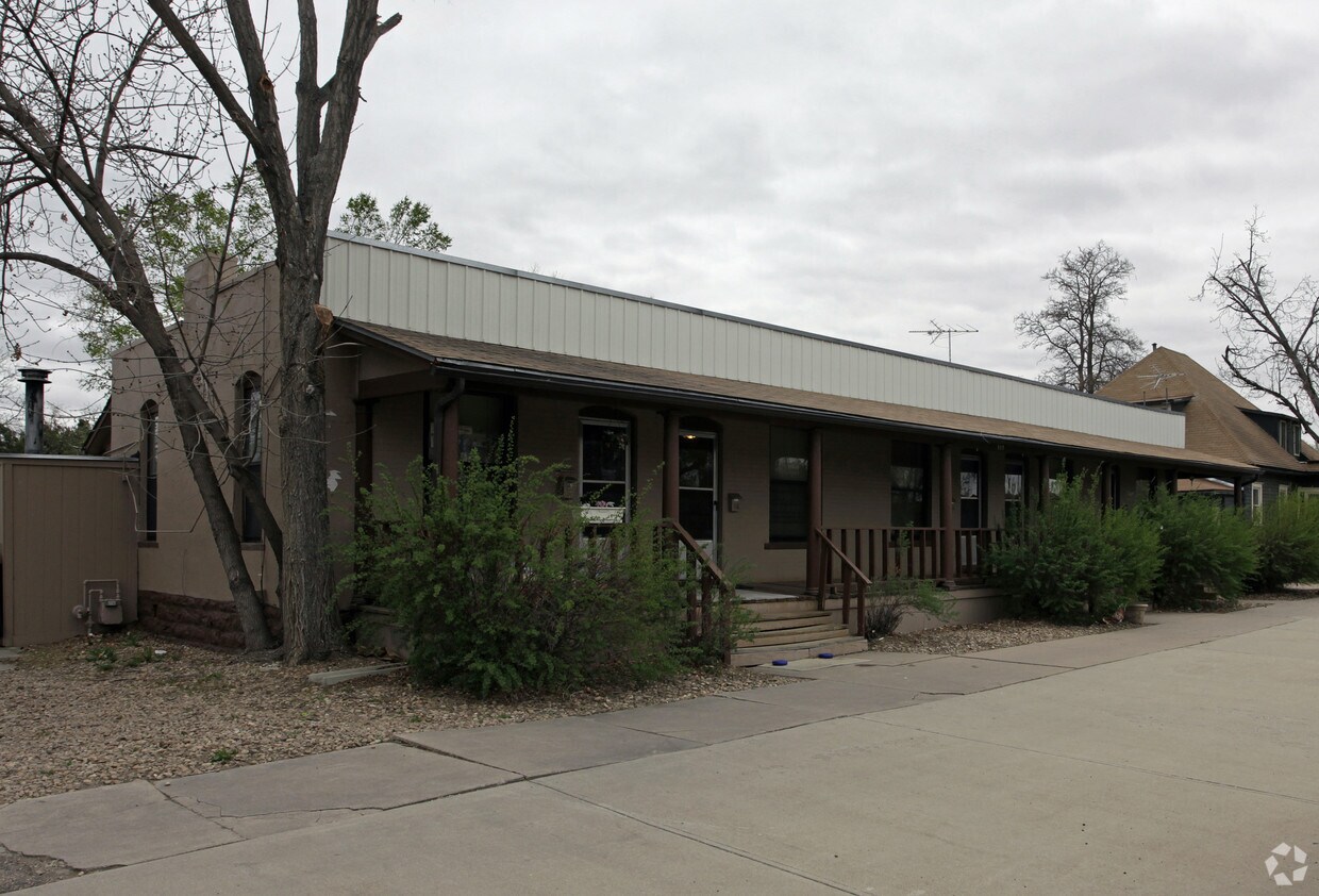 Primary Photo - 909 12th Ave