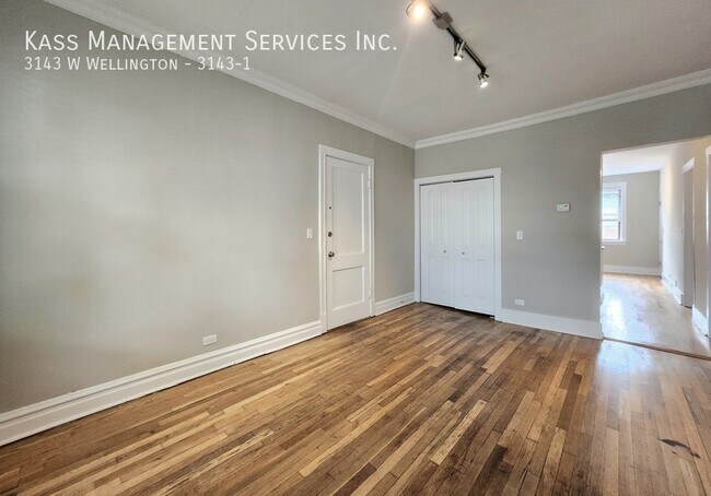 Foto del edificio - 3143 W Wellington-3143-1