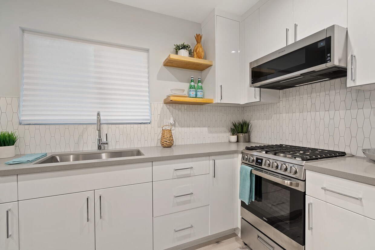 Palm View Village Apartments in Lawndale, CA