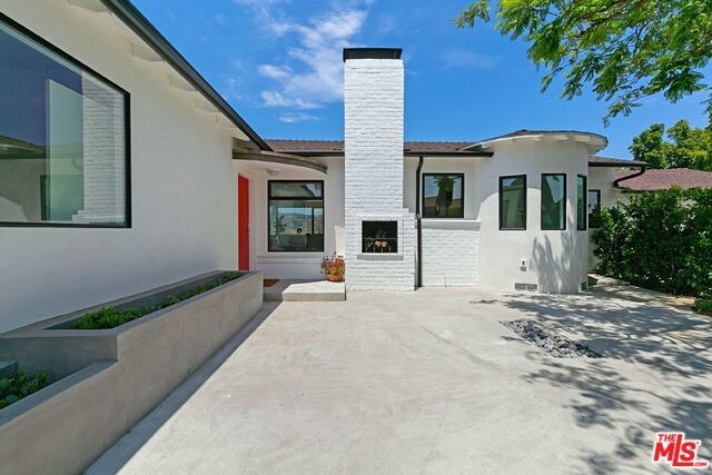 Building Photo - 2461 Creston Way