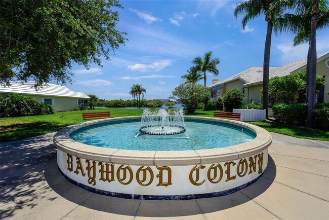 Foto del edificio - 5823 Tidewood Ave