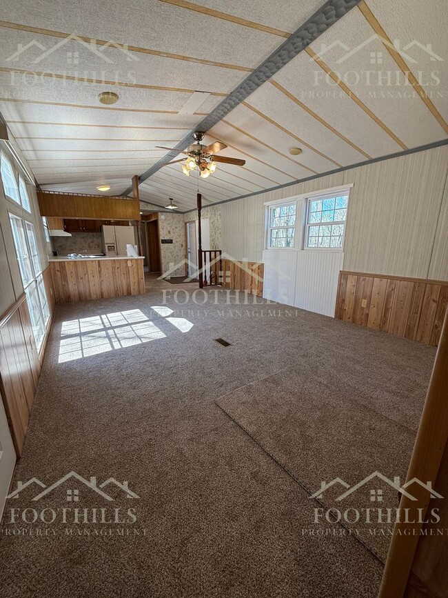 Building Photo - Bright and Cozy 2-Bed Home in Anderson!