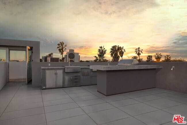 Building Photo - 1015 Abbot Kinney Blvd