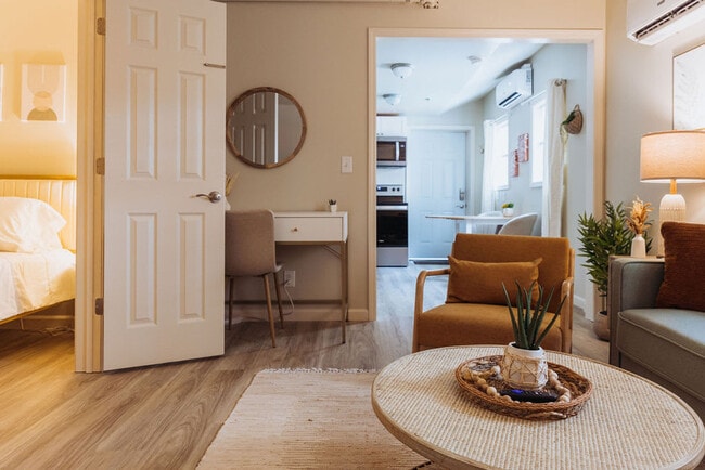 Building Photo - 308 Lamont St