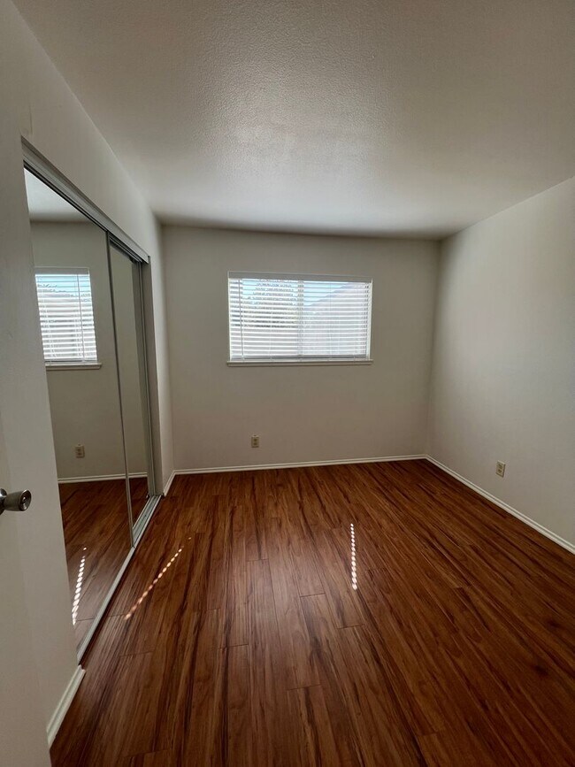 Foto del edificio - First time rental - clean and ready for im...