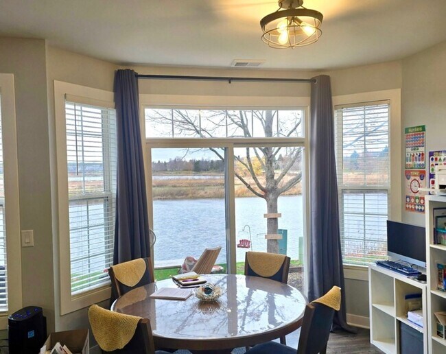 Foto del edificio - 571 Springbrook Trail N