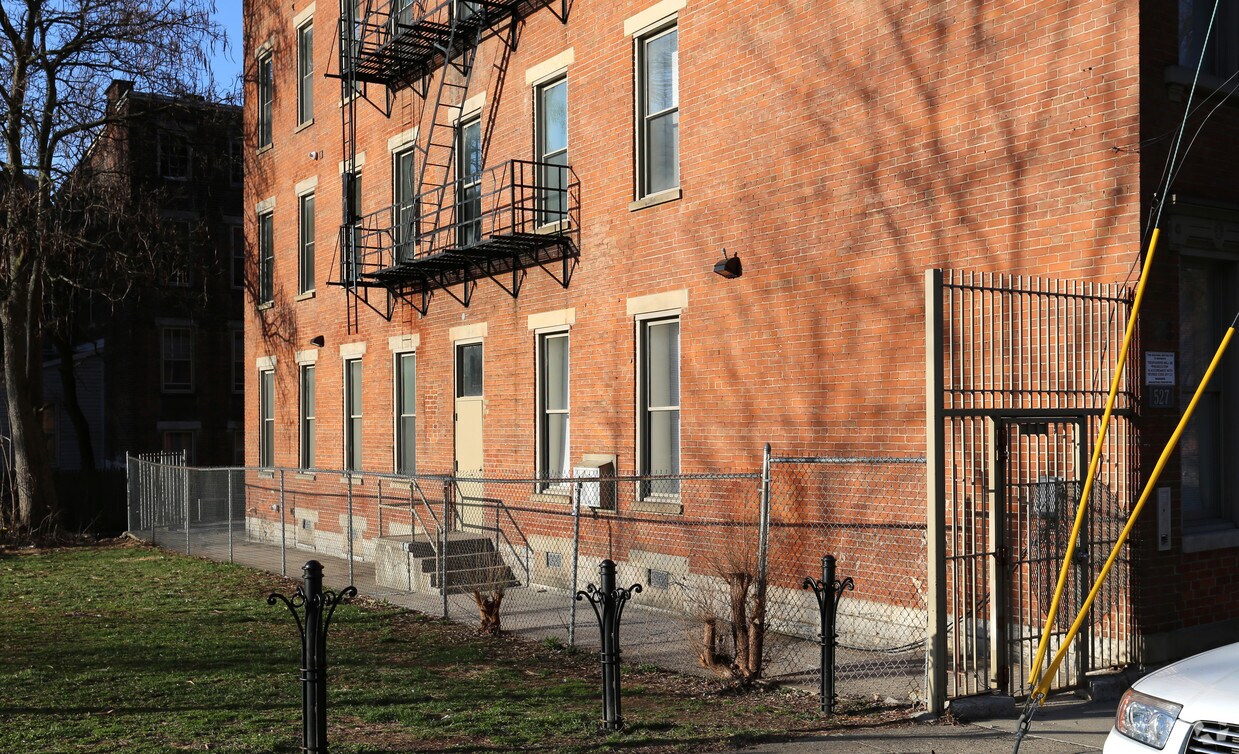 Building Photo - 527 Dandridge St