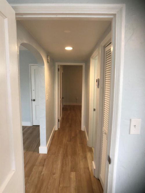 Foto del edificio - 8927 Harding Ave