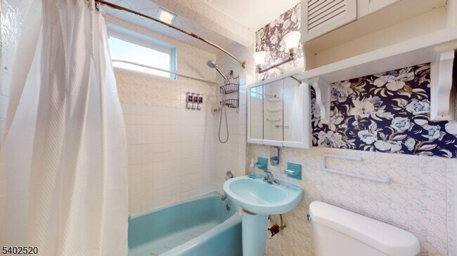 Foto del edificio - 225 Ward Pl