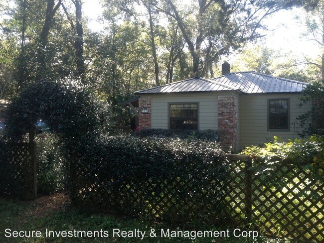 Building Photo - 2 br, 1 bath House - 711 NW 34th Place