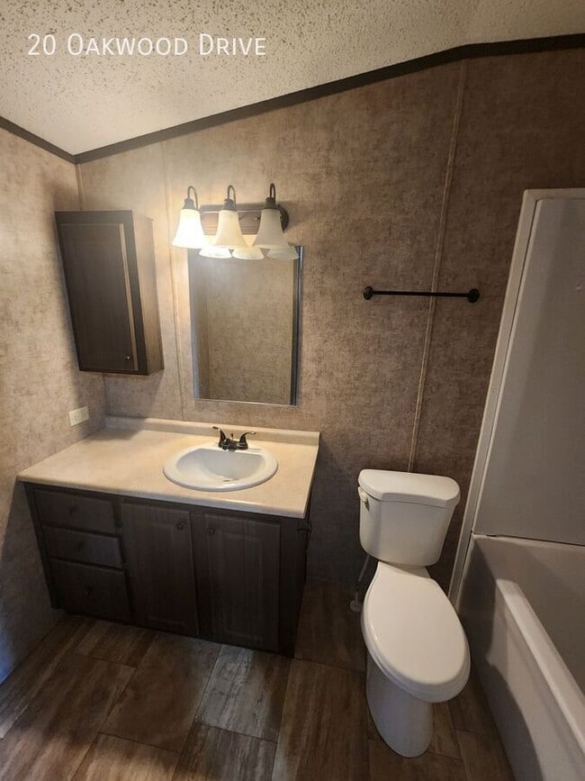 Foto del edificio - 20 Oakwood Dr